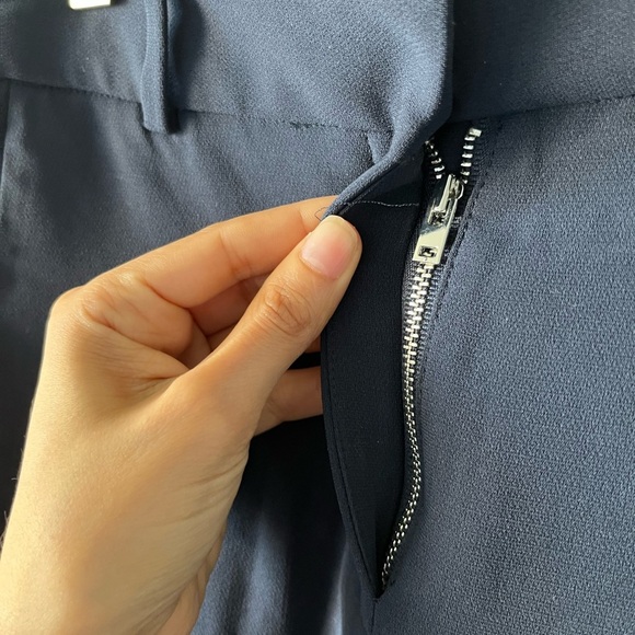 Aritzia Babaton Publish Pants High-rise bootcut suit pants in navy blue - 00 - Picture 3 of 8